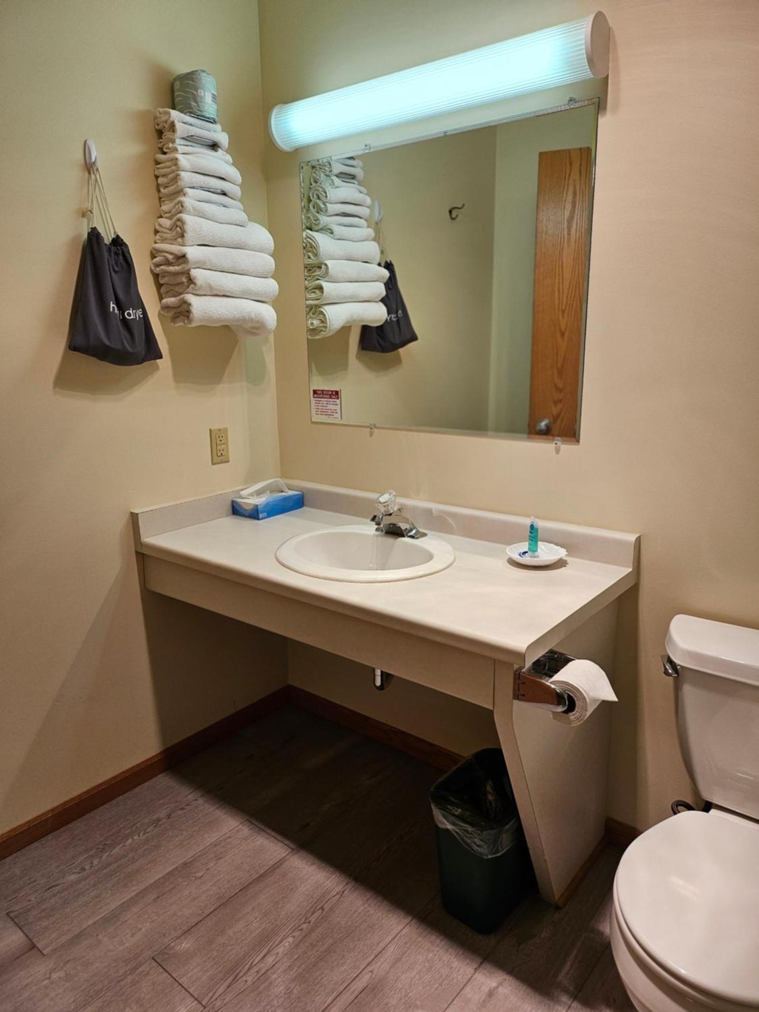 Lincoln Host Motor Inn 에스카나바 객실 사진