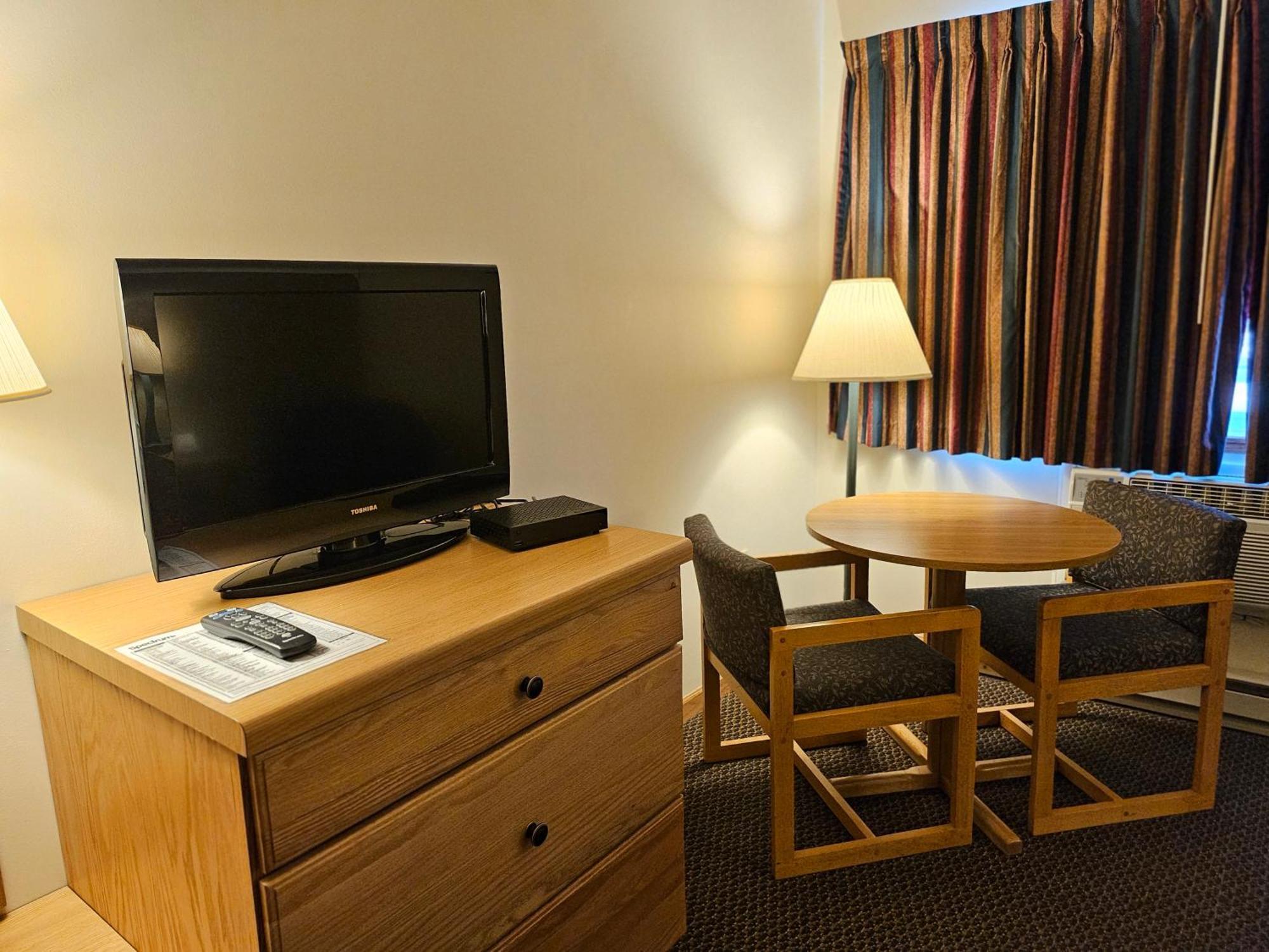 Lincoln Host Motor Inn 에스카나바 객실 사진