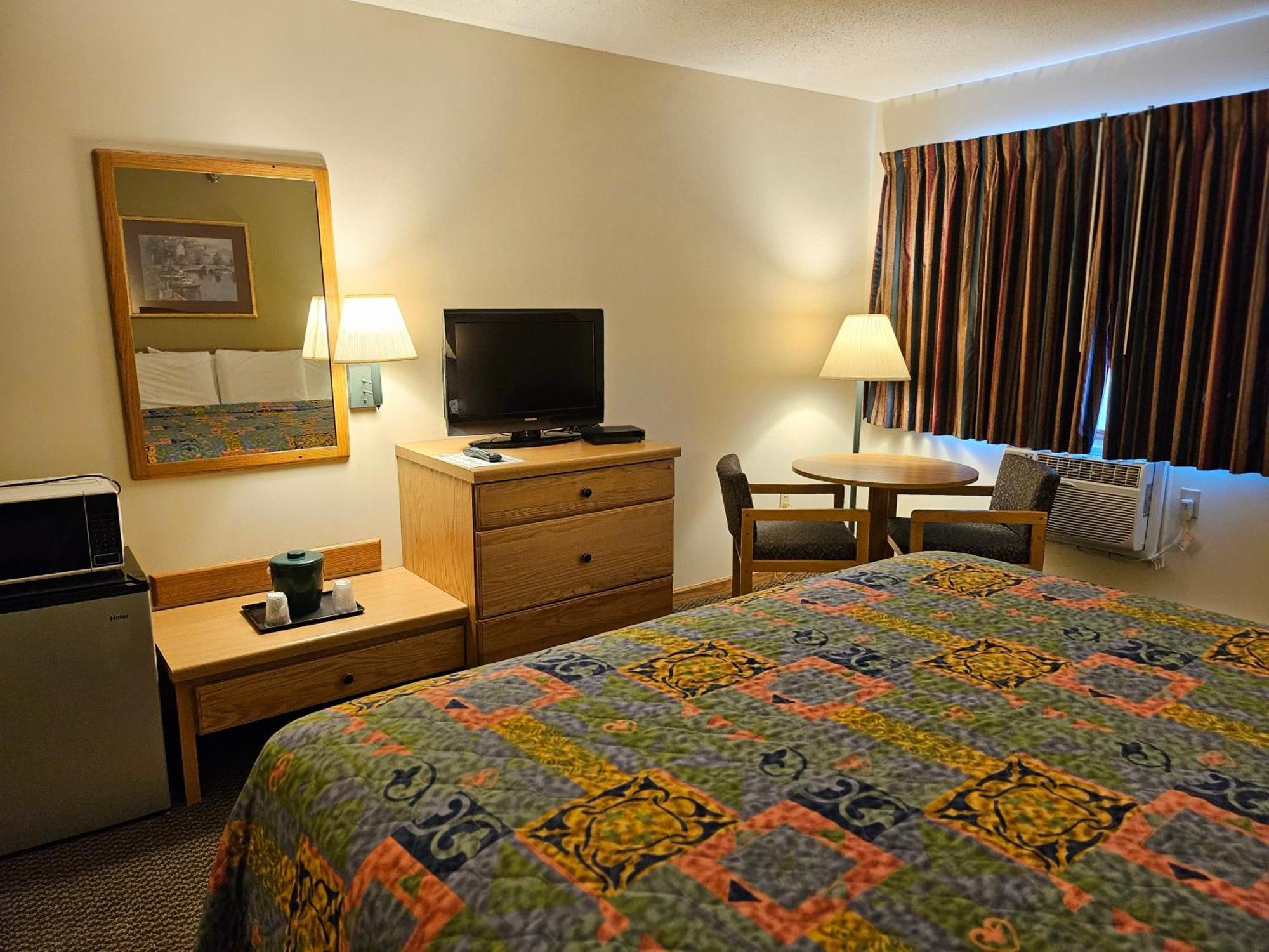 Lincoln Host Motor Inn 에스카나바 객실 사진
