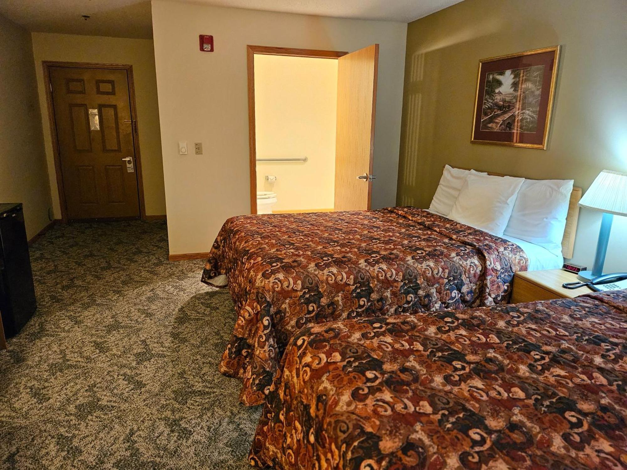 Lincoln Host Motor Inn 에스카나바 객실 사진