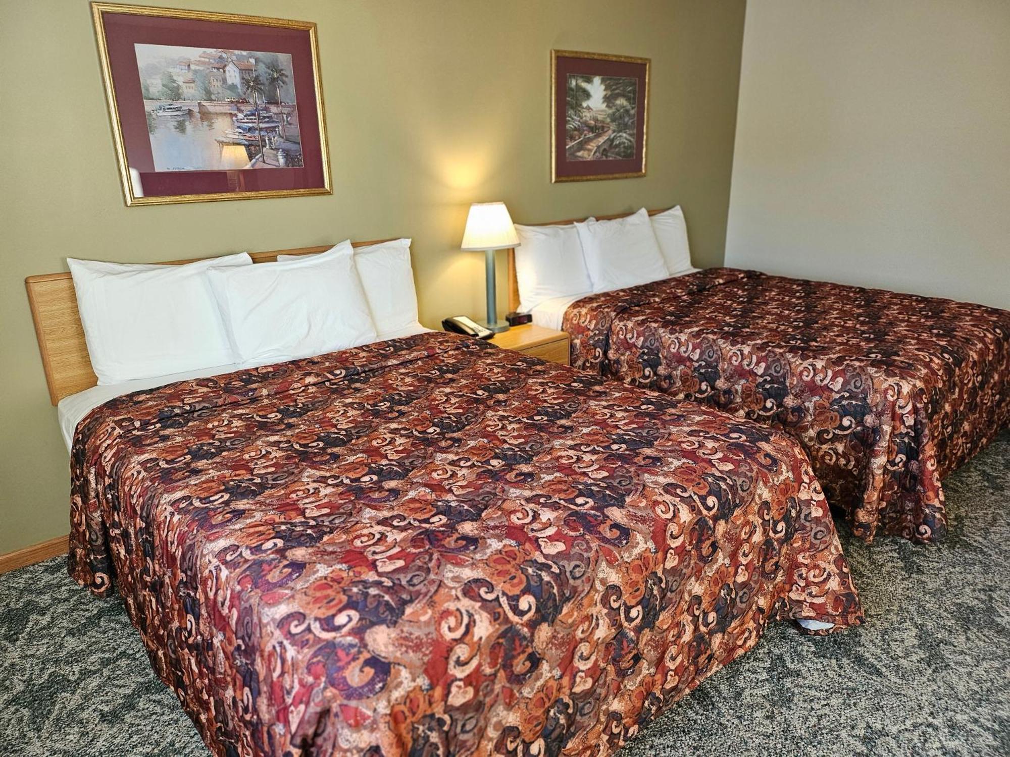 Lincoln Host Motor Inn 에스카나바 객실 사진