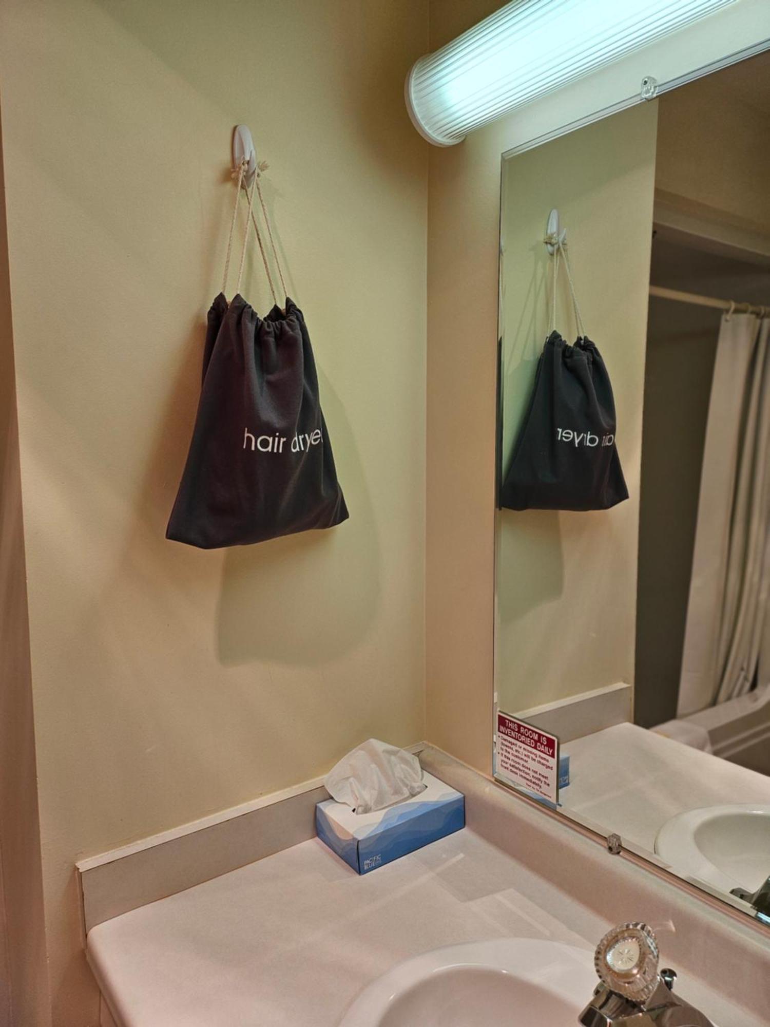 Lincoln Host Motor Inn 에스카나바 객실 사진
